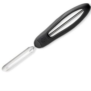 Brand New Pampered Chef Vegetable Peeler!
